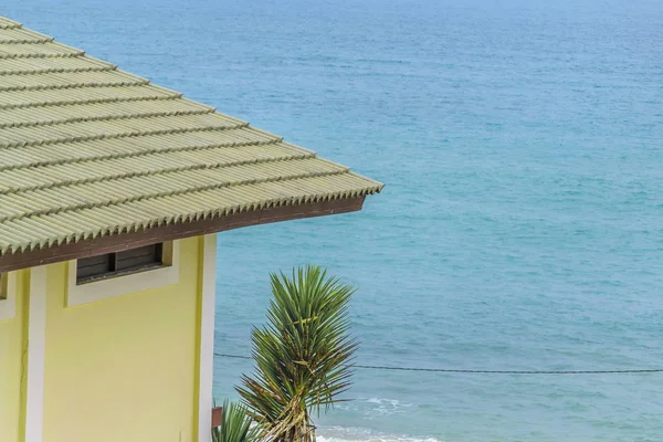 Elegante casa en la cima de la colina — Foto de Stock