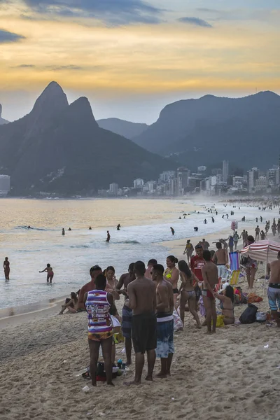 Praia lotada Ipanema Rio de Janeiro Brasil — Fotografia de Stock