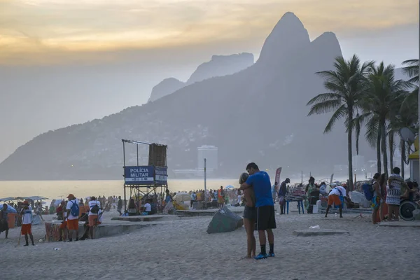 Praia lotada Ipanema Rio de Janeiro Brasil — Fotografia de Stock