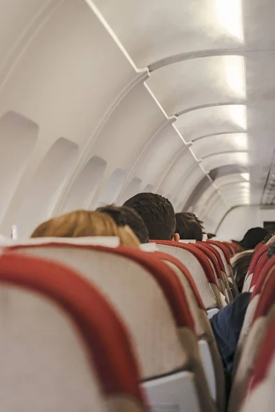Пассажиры самолета — стоковое фото