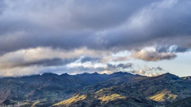 Andes aralığı üst Quilotoa Crater001