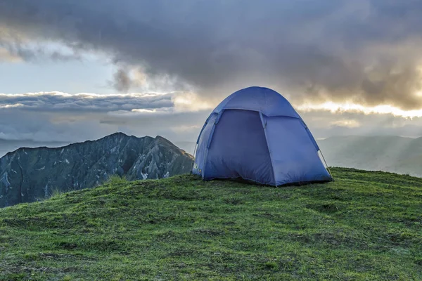Tent op de top van de berg, Quilotoa, Ecuador — Stockfoto