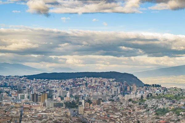 Vista aérea de Quito desde Panecillo —  Fotos de Stock