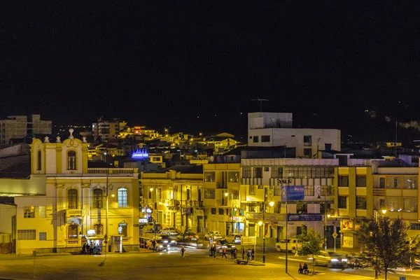 Gece Riobamba şehrin havadan görünümü — Stok fotoğraf