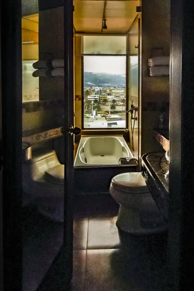 Riobamba Cityscape desde Window Bathroom — Foto de Stock