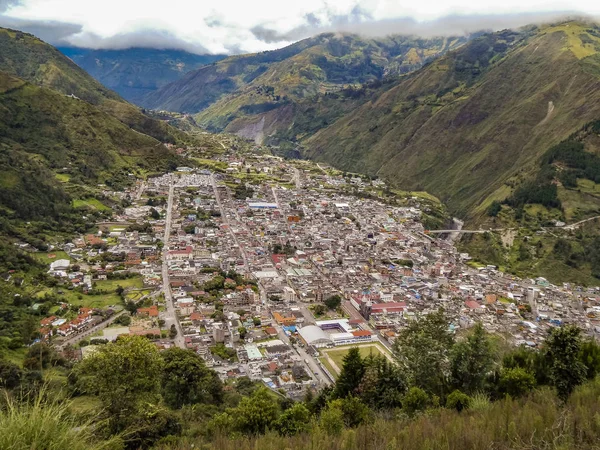 Vista aérea da cidade de Banos, cidade de EcuadorBanos, Equador — Fotografia de Stock