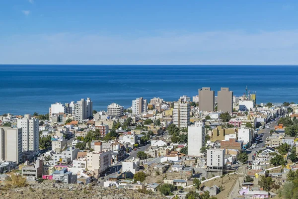 Luchtfoto van de stad van Comodoro Rivadavia, Argentinië — Stockfoto