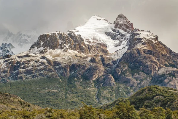 Снежные горы Патагония Пейзаж Эль-Чалтен Аргентина — стоковое фото