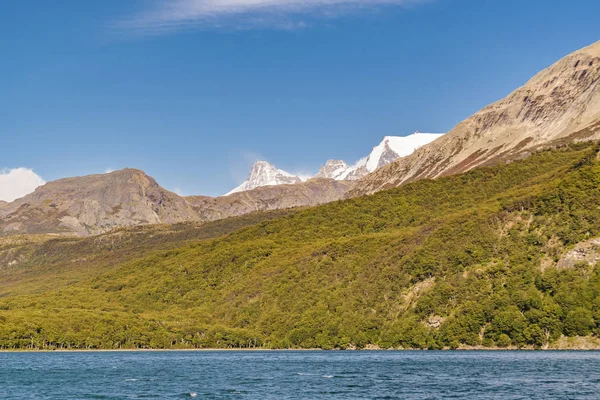 Озеро и Анды, Патагония - Аргентина — стоковое фото