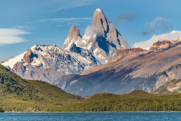 Tó és az Andok-hegység, Patagónia - Argentína — Stock Fotó
