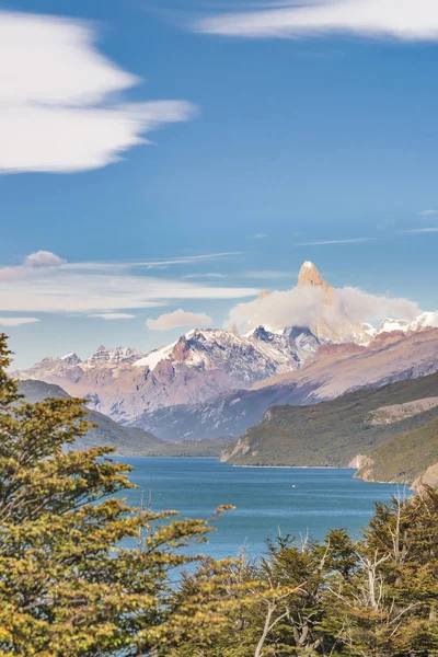 Озеро и Анды, Патагония - Аргентина — стоковое фото