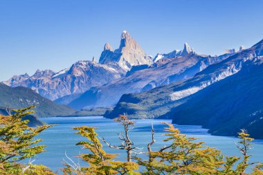 Fitz Roy ve Poincenot dağ gölü göster - Patagonia - Argentin
