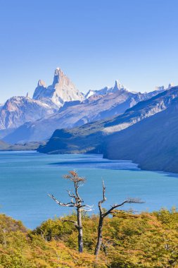 Fitz Roy ve Poincenot dağ gölü göster - Patagonia - Argentin