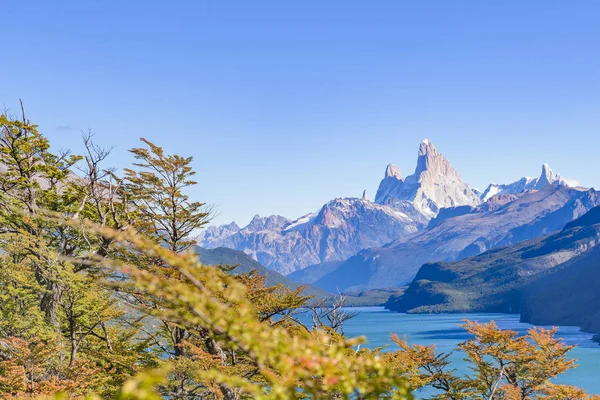 Fitz Roy i Poincenot góry jezioro Zobacz Argentin - Patagonia - — Zdjęcie stockowe