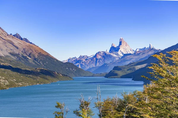 Fitz roy und poincenot bergsee blick - patagonien - argentinien — Stockfoto