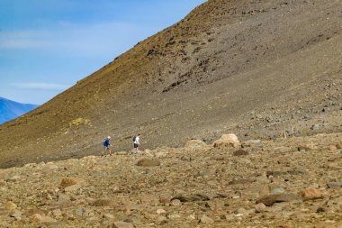 Trekking yolda yürürken insanlar. El Chalten - Arjantin