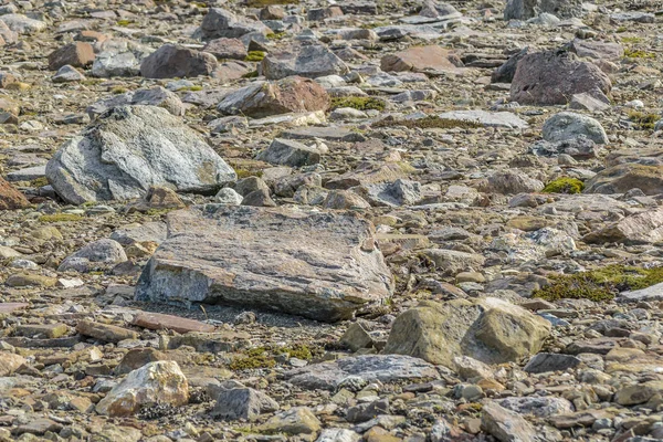 Stora klippor och stenar — Stockfoto