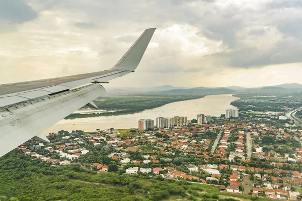 Letecký pohled na Guayaquil z okna letadla — Stock fotografie