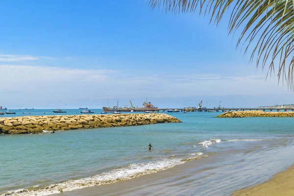 Breakwater à La Libertad Beach, Équateur — Photo