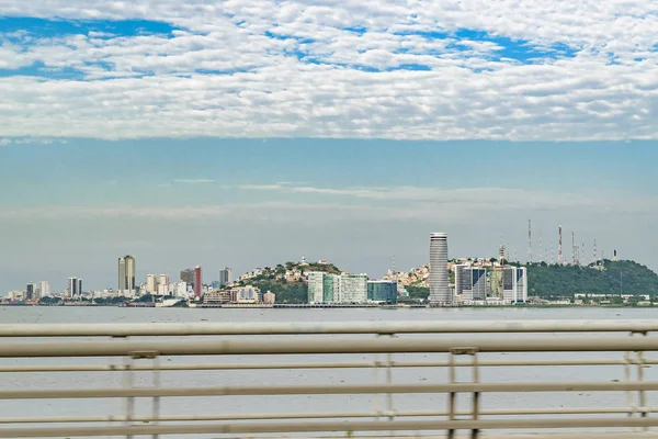 Skiline de paisaje urbano de Guayaquil, Ecuador — Foto de Stock