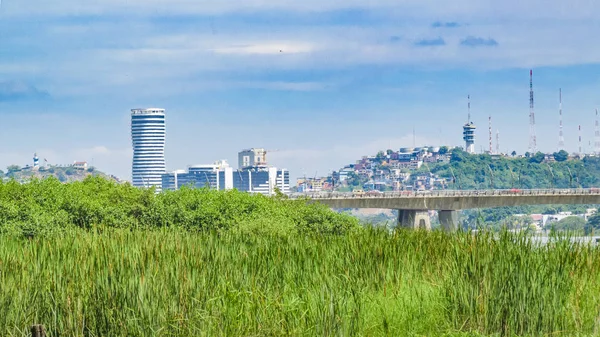 Zobacz panoramę miasta Guayaquil — Zdjęcie stockowe
