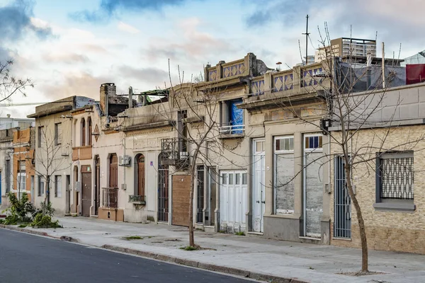 Escena urbana típica del barrio, Montevideo, Uruguay — Foto de Stock