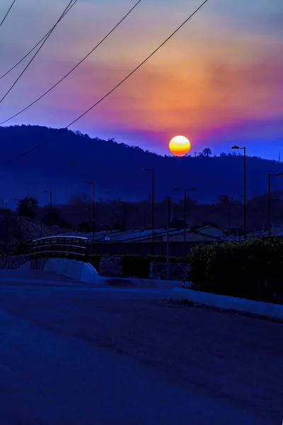 Cena de pôr-do-sol paisagem de alto contraste — Fotografia de Stock