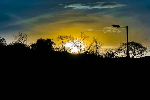 Cena de pôr-do-sol paisagem de alto contraste — Fotografia de Stock