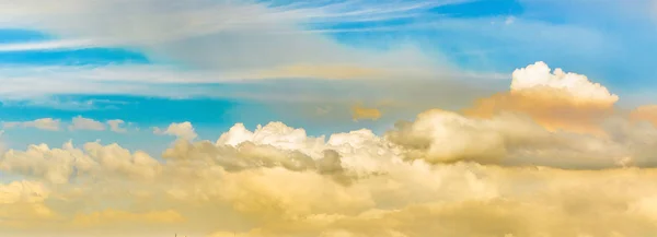Cloudscape panoramiczne tła — Zdjęcie stockowe