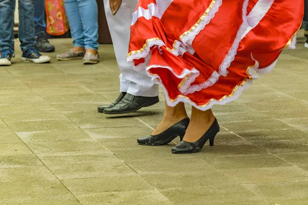 Tipik Ekvador dansçı Feet