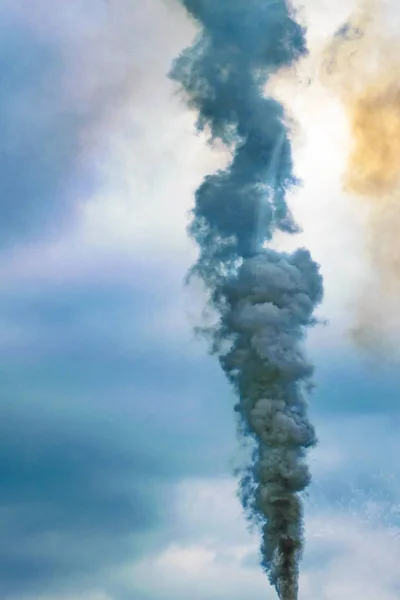 Usine de cheminées de fumée Backgrouind — Photo