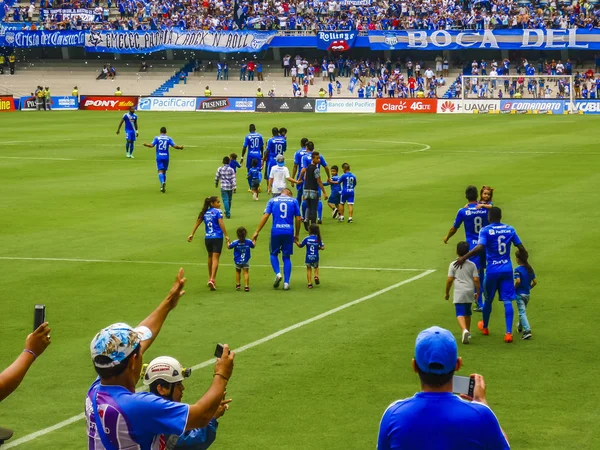 Partido de fútbol en el Estadio George Capwell, Guayaquil, Ecuador — Foto de Stock