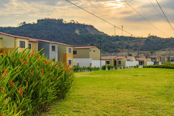 Stadtrand Eigentumswohnung Nachbarschaft, guayaquil, ecuador — Stockfoto