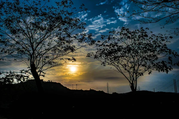 Silueta puesta del sol paisaje escena — Foto de Stock