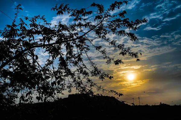 シルエットの日没の風景シーン — ストック写真
