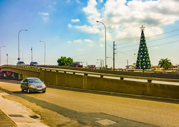 Allee und Hochpass-Autobahn — Stockfoto