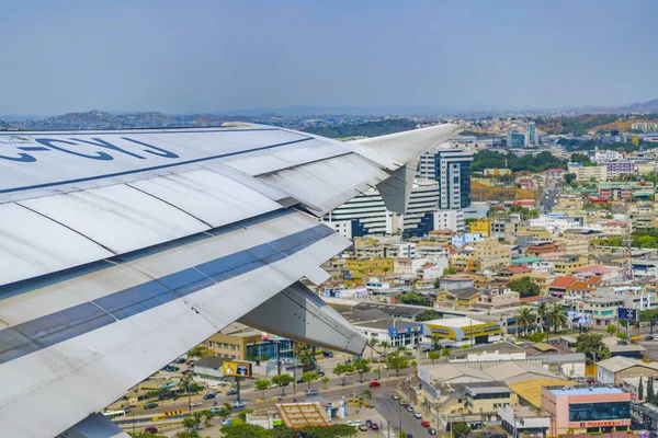 Guayaquil Luftaufnahme aus dem Fenster Flugzeug — Stockfoto