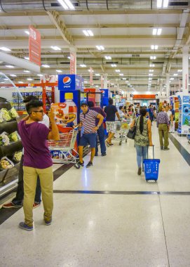 Süpermarket iç görünüm