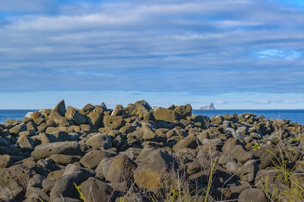 Kayalık sahil peyzaj, Galapagos, Ecuador — Stok fotoğraf