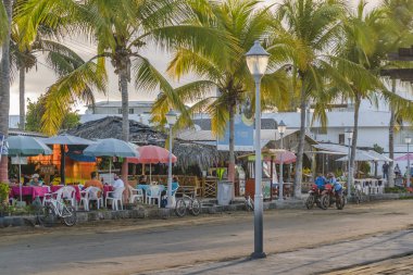 Açık restoranlarda Isabela Adası, Galapagos, Ecuador