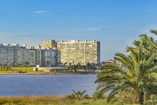 沿海城市场景，蒙得维的亚乌拉圭 — 图库照片