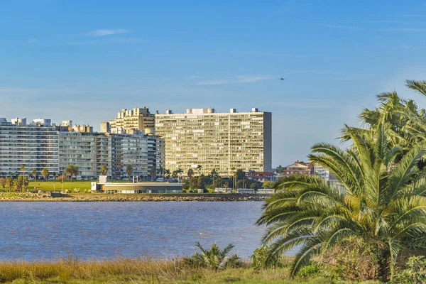 Kust stedelijke scène, Montevideo, Uruguay — Stockfoto