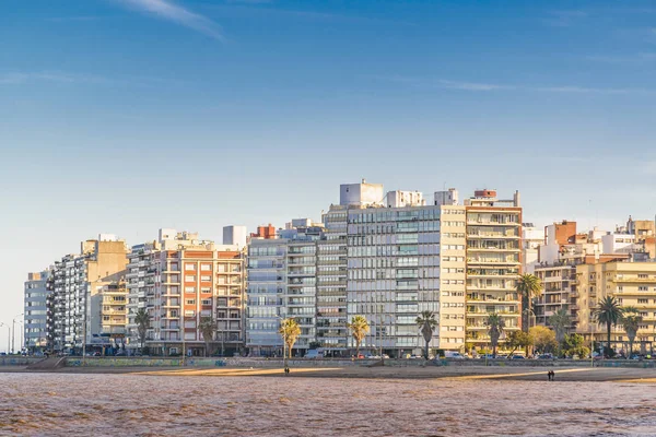 Scena urbana costiera, Montevideo, Uruguay — Foto Stock