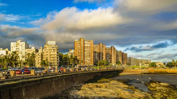 沿岸都市風景、モンテビデオ、ウルグアイ — ストック写真