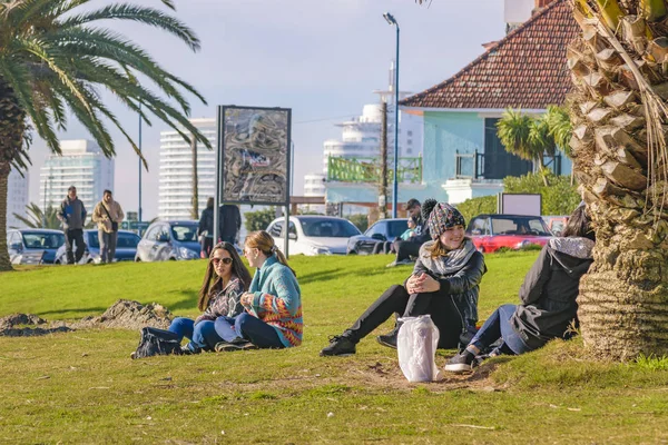 Personnes à Park, Punta del Este, Uruguay — Photo