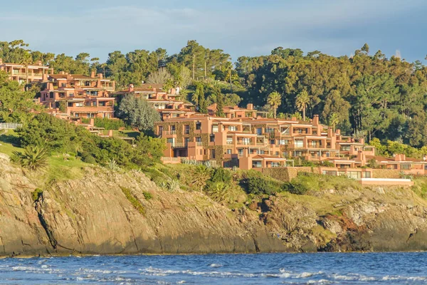 Waterfront domy na Punta Ballena Beach, Uruguay — Stock fotografie