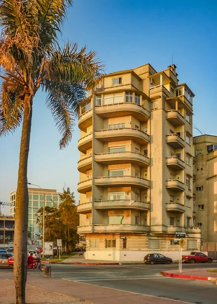 Moderno edificio de apartamentos, Montevide, Uruguay — Foto de Stock
