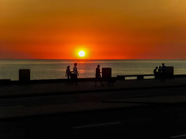 Coucher de soleil urbain Silhouette Scène côtière — Photo