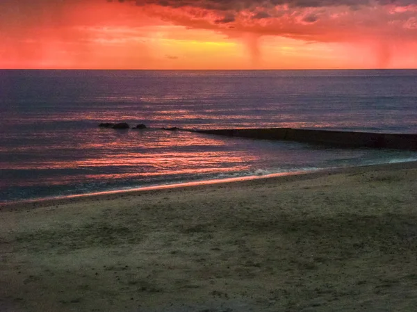 Szene bei Sonnenuntergang an der Strandpromenade von Piriapolis — Stockfoto