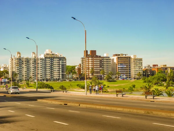 Montevideo Cityscape op zomertijd — Stockfoto